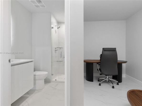 700 NE 24th St 4002, Miami FL 33137