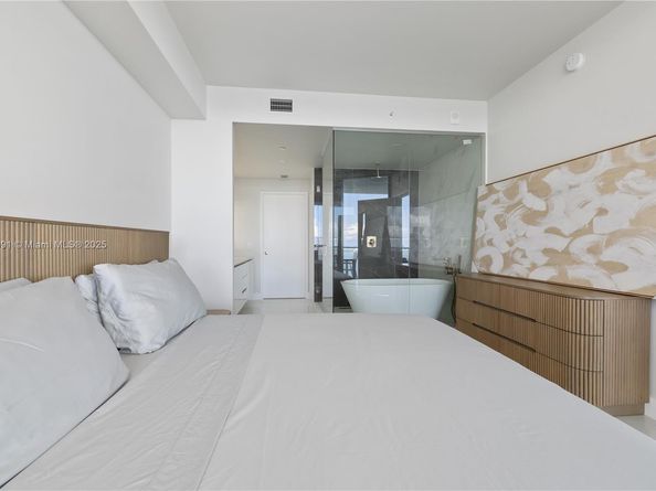 700 NE 24th St 4002, Miami FL 33137