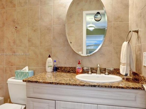 4806 NW 36th St 605, Lauderdale Lakes FL 33319