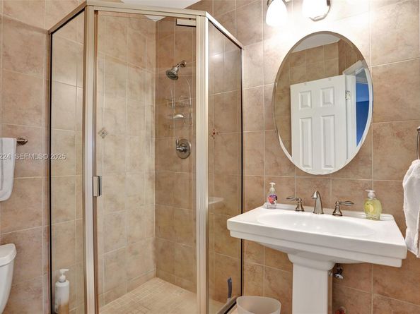 4806 NW 36th St 605, Lauderdale Lakes FL 33319