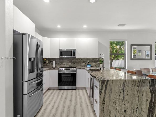 8877 W 35th Ave, Hialeah FL 33018