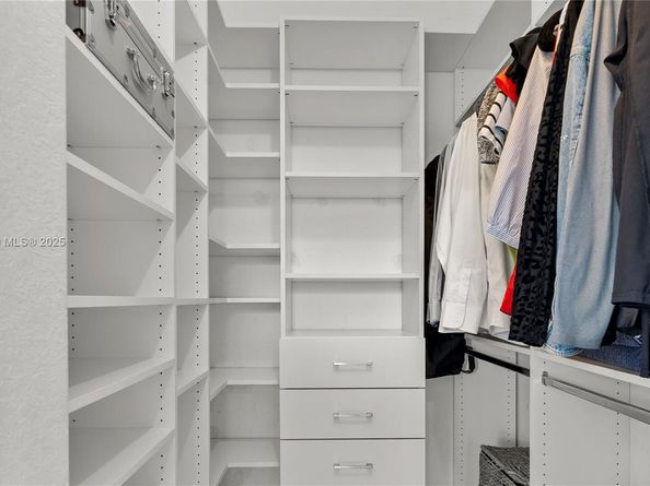 8877 W 35th Ave, Hialeah FL 33018