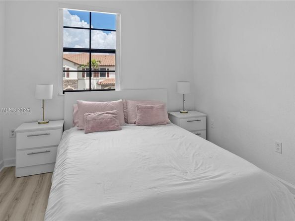 8877 W 35th Ave, Hialeah FL 33018