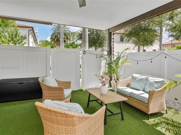 8877 W 35th Ave, Hialeah FL 33018