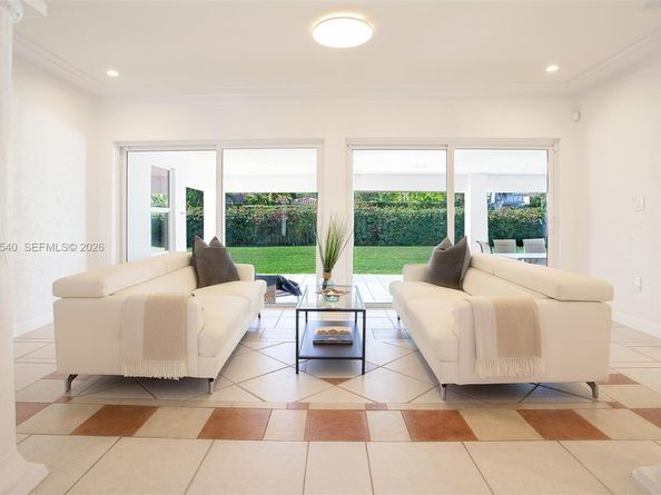 100 SW 26th Rd, Miami FL 33129