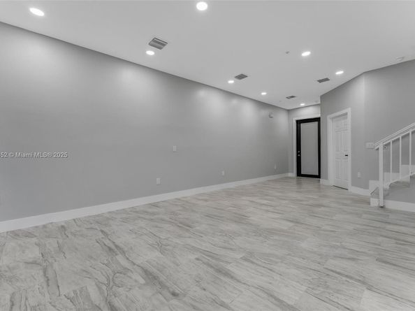 1962 NW 107th St, Miami FL 33167