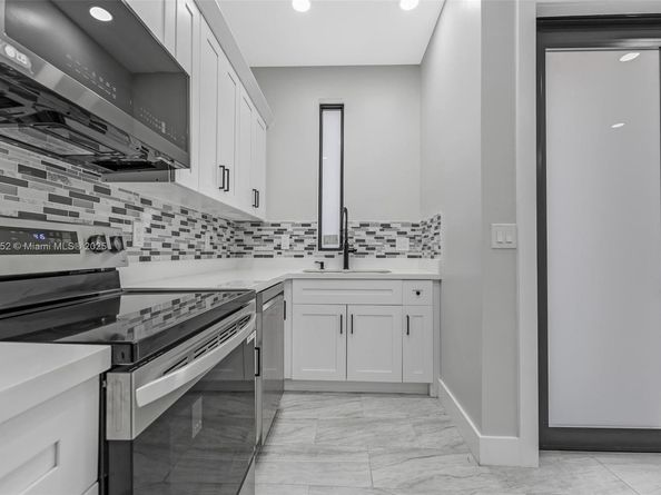 1962 NW 107th St, Miami FL 33167