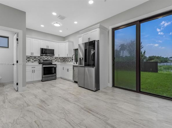 1962 NW 107th St, Miami FL 33167