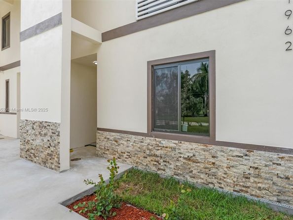 1962 NW 107th St, Miami FL 33167