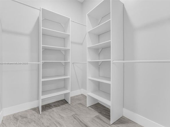 1962 NW 107th St, Miami FL 33167