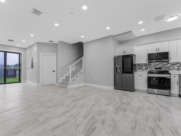 1962 NW 107th St, Miami FL 33167