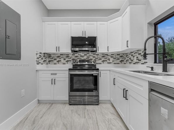 1962 NW 107th St, Miami FL 33167