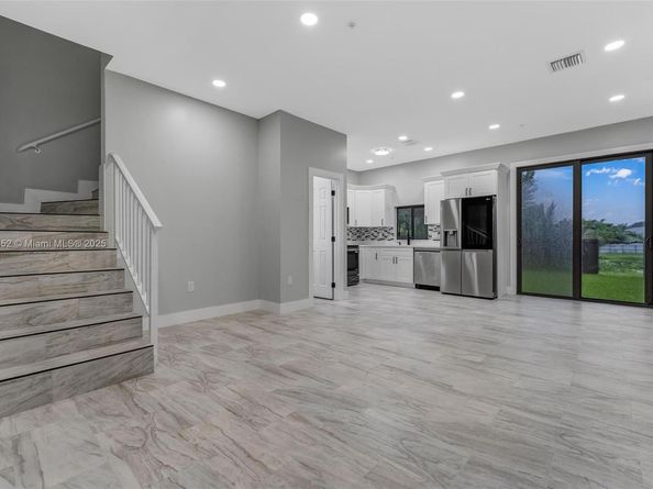 1962 NW 107th St, Miami FL 33167