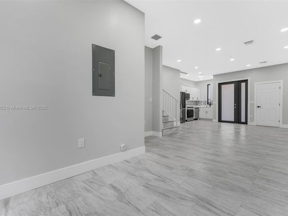 1962 NW 107th St, Miami FL 33167