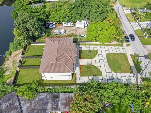 1962 NW 107th St, Miami FL 33167