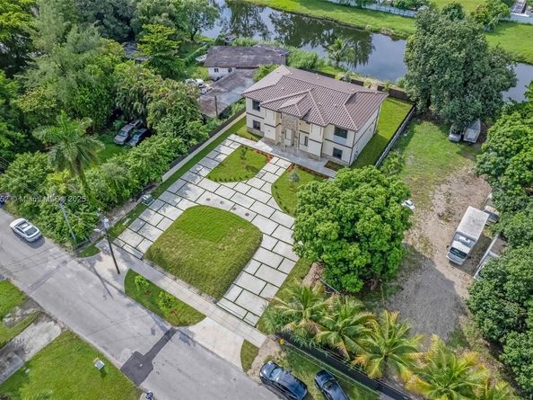 1962 NW 107th St, Miami FL 33167