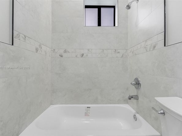 1962 NW 107th St, Miami FL 33167