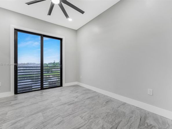 1962 NW 107th St, Miami FL 33167