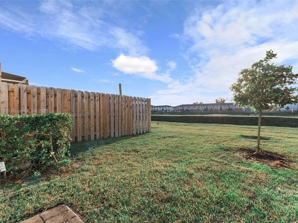 12428 NW 23rd Ct, Miami FL 33167