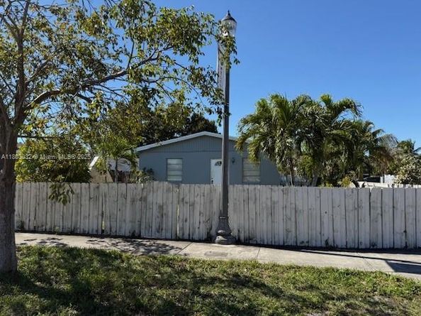 3700 SW 56TH Ave, West Park FL 33023