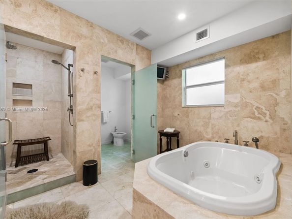 5055 N Bay Rd, Miami Beach FL 33140