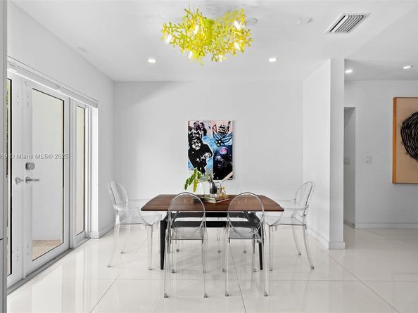 5055 N Bay Rd, Miami Beach FL 33140