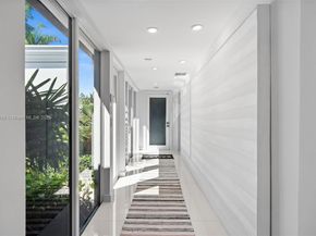 5055 N Bay Rd, Miami Beach FL 33140