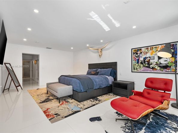 5055 N Bay Rd, Miami Beach FL 33140