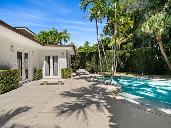 5055 N Bay Rd, Miami Beach FL 33140