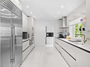 5055 N Bay Rd, Miami Beach FL 33140