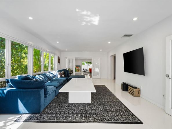 5055 N Bay Rd, Miami Beach FL 33140