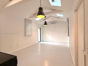 118 NW 24th St, Miami FL 33127