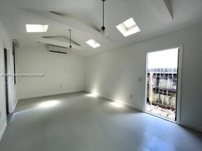 118 NW 24th St, Miami FL 33127