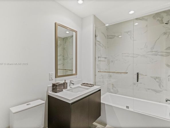 851 NE 1st Ave 3707, Miami FL 33132