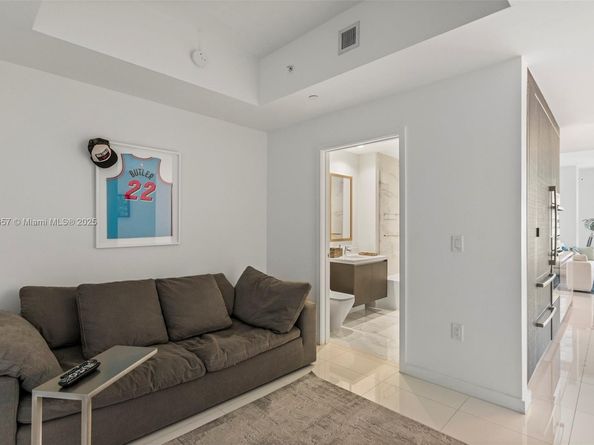 851 NE 1st Ave 3707, Miami FL 33132