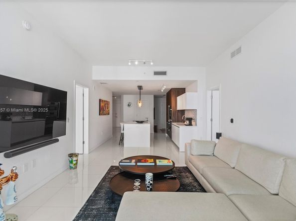 851 NE 1st Ave 3707, Miami FL 33132