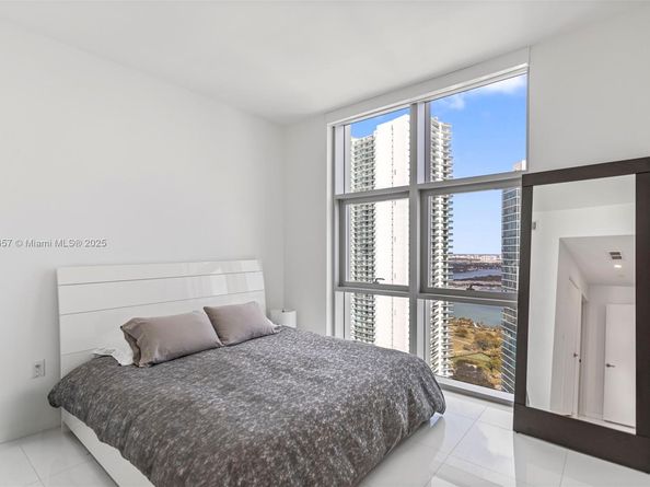 851 NE 1st Ave 3707, Miami FL 33132