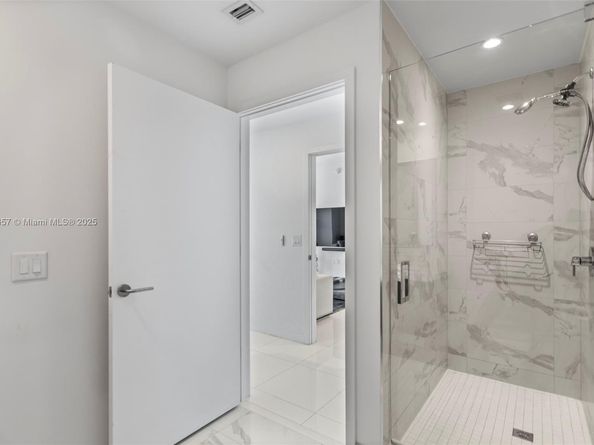 851 NE 1st Ave 3707, Miami FL 33132