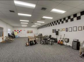 16761 Hemingway Dr, Weston FL 33326