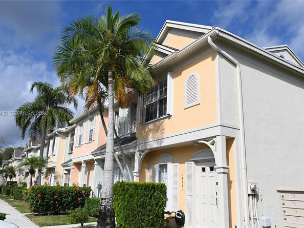16761 Hemingway Dr, Weston FL 33326