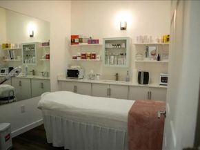 16761 Hemingway Dr, Weston FL 33326