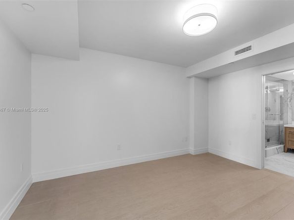 10 Venetian Way 1903, Miami Beach FL 33139