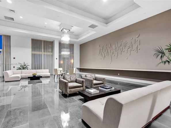 10 Venetian Way 1903, Miami Beach FL 33139