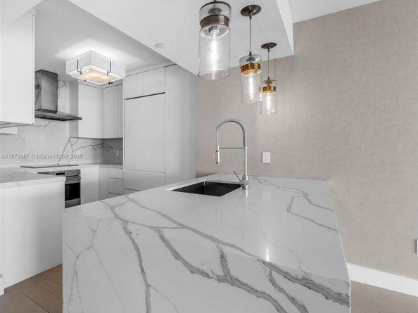 10 Venetian Way 1903, Miami Beach FL 33139