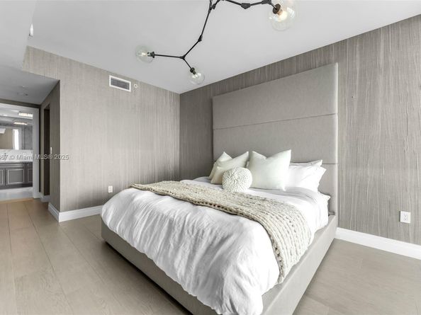 10 Venetian Way 1903, Miami Beach FL 33139
