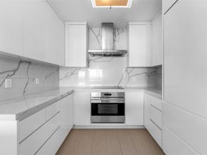 10 Venetian Way 1903, Miami Beach FL 33139
