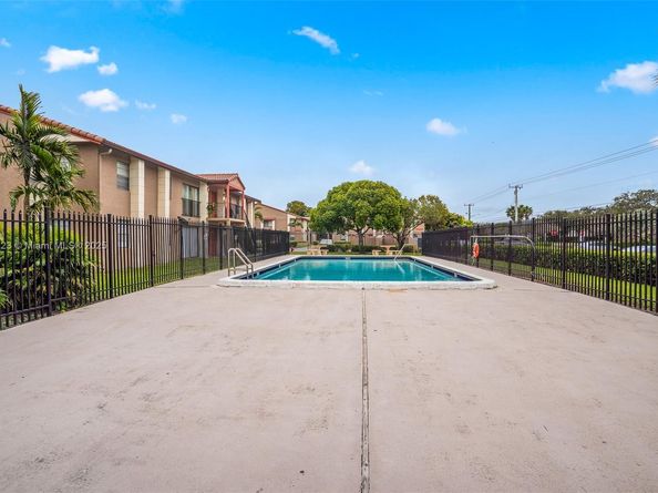 3175 Coral Ridge Dr 3175, Coral Springs FL 33065