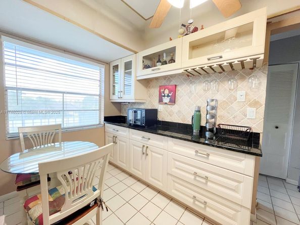7690 NW 18th St 303, Margate FL 33063