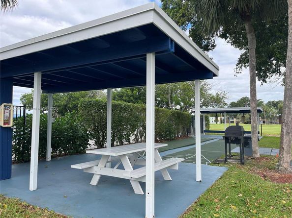 7690 NW 18th St 303, Margate FL 33063