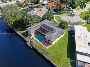 6091 SW 14th St, Plantation FL 33317